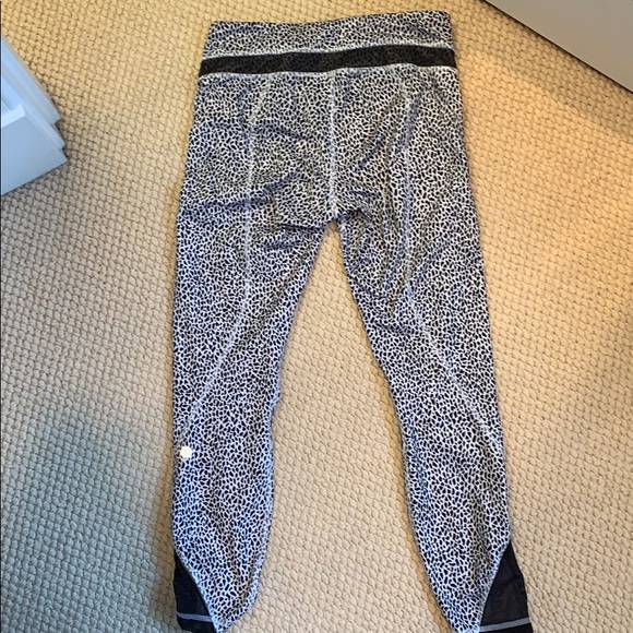 lulu lemon b&w print leggings - Picture 3 of 5